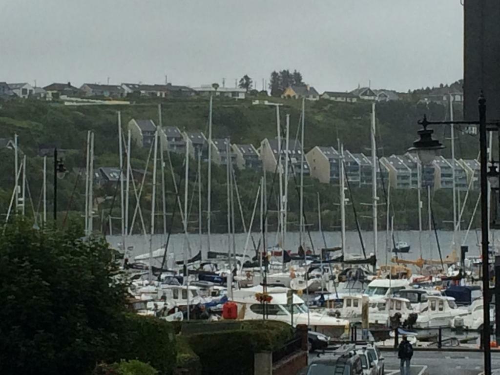Luxury Town Centre Apartment Kinsale Esterno foto